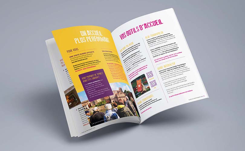 Double page intérieure de la brochure Guide du Partenaire pour l'Office de Tourisme d'Albi.