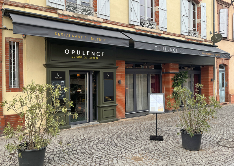 Signalétique extérieure du restaurant Opulence
