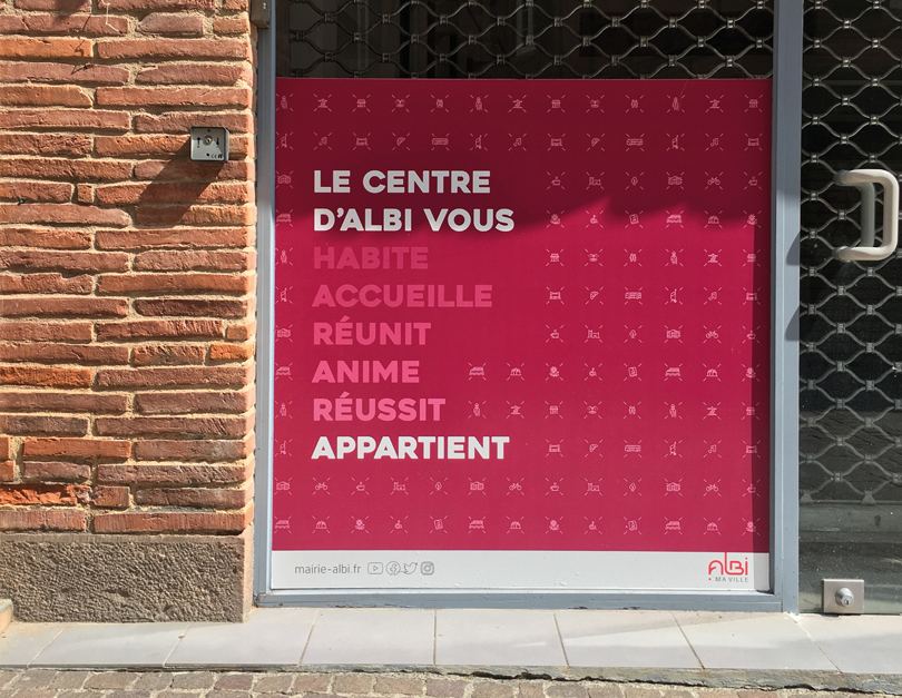 Stickers d'habillage des vitrines de locaux vacants réalisés pour la Ville d'Albi